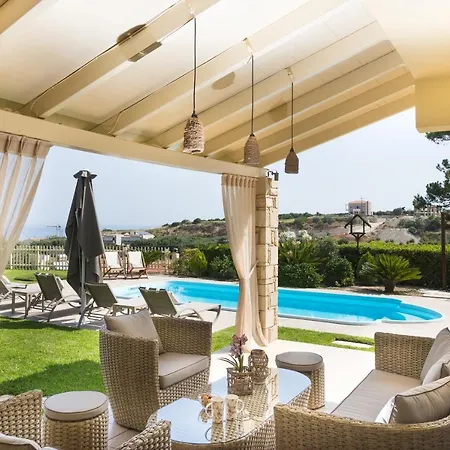 Malena Villa, Retreat, By Thinkvilla וילה *